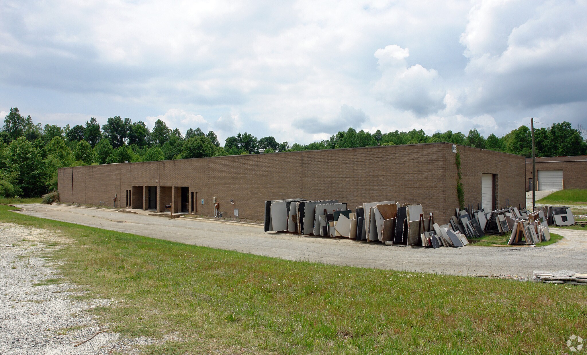 1113 Roberts Ln, High Point, NC for sale Primary Photo- Image 1 of 1
