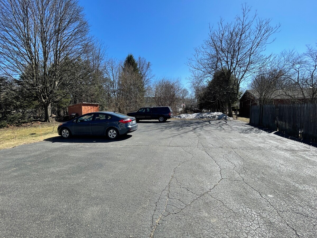 46 Maple St, Plainville, CT 06062