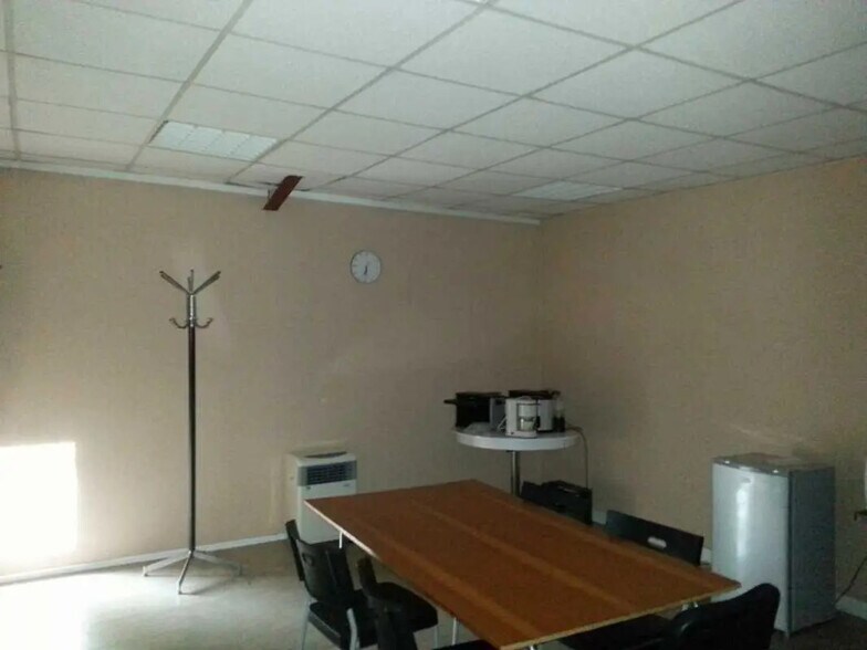 Office in Feyzin for lease - Interior Photo - Image 2 of 3