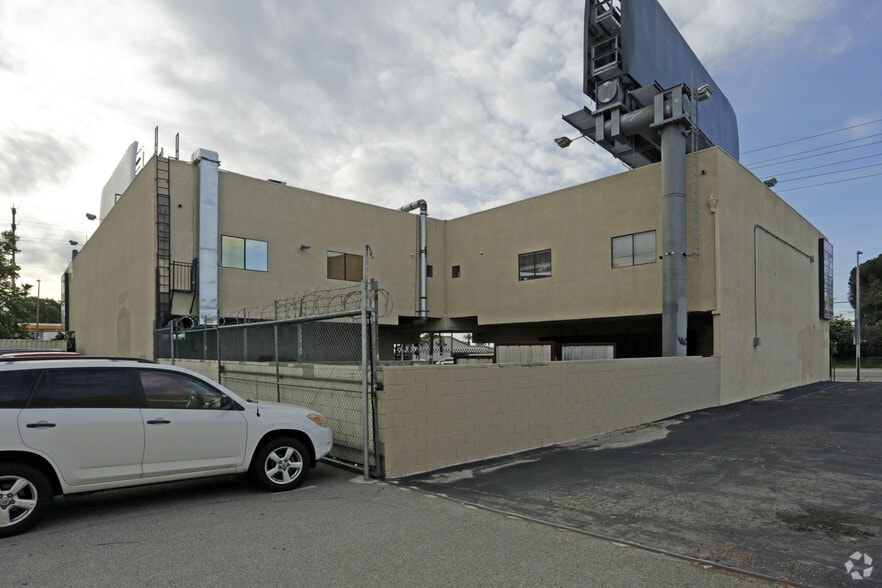 19703-19725 Nordhoff St, Northridge, CA for lease - Building Photo - Image 2 of 7