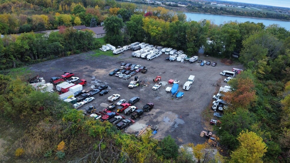 8300 Pingree Rd, Lake In The Hills, IL for lease - Building Photo - Image 1 of 3