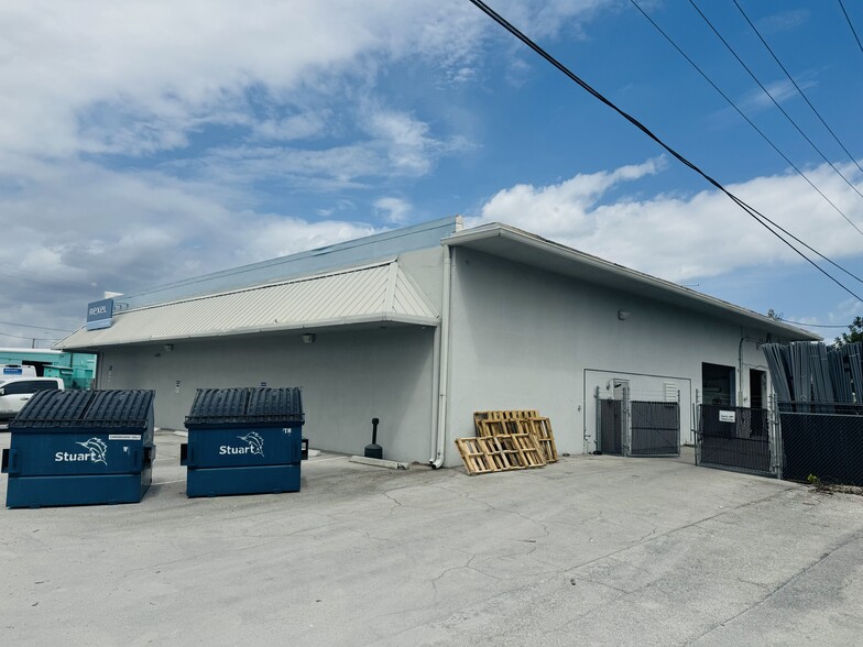 1251 SE Dixie Cutoff Rd, Stuart, FL for sale - Building Photo - Image 3 of 5