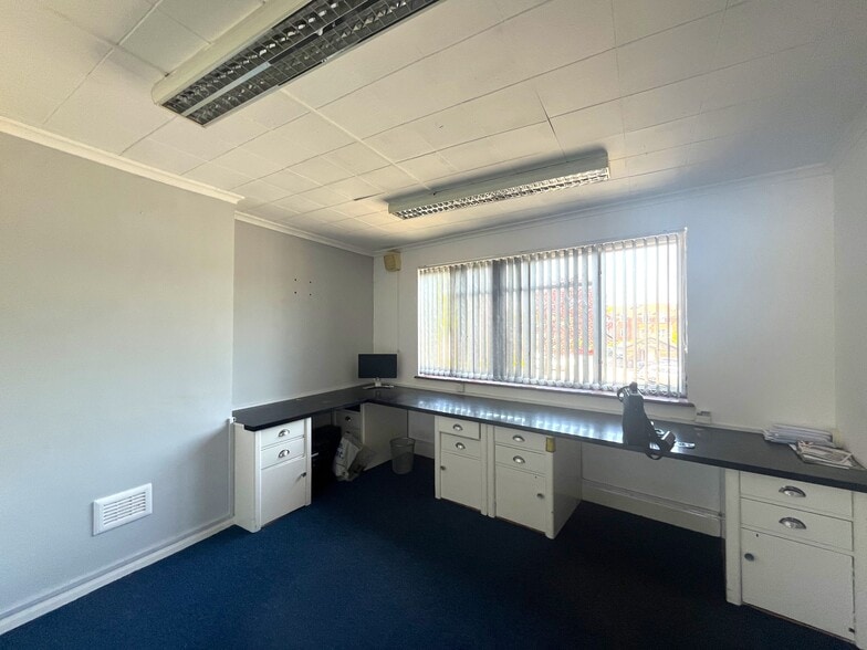 35 Woodside Rd, Amersham for lease - Building Photo - Image 3 of 3