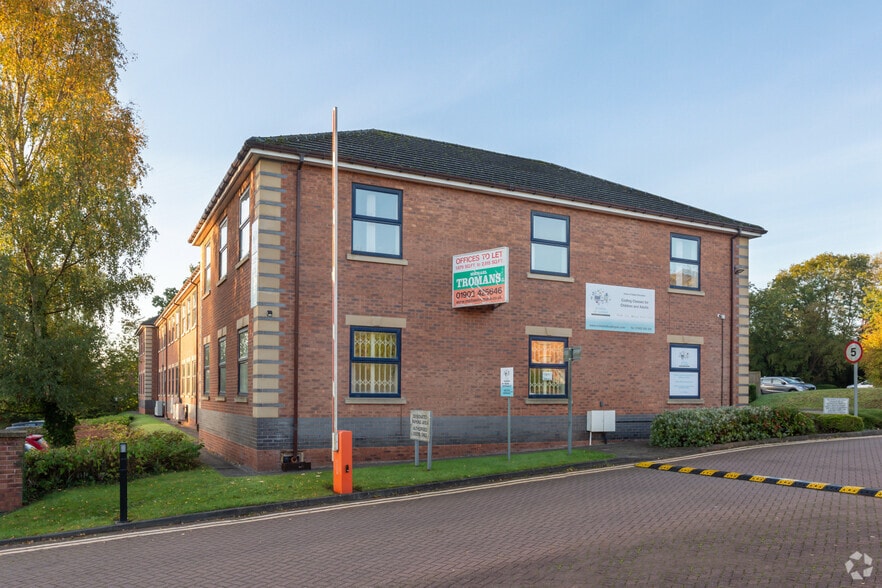 7-14 Newton Ct, Wolverhampton for lease - Building Photo - Image 1 of 4