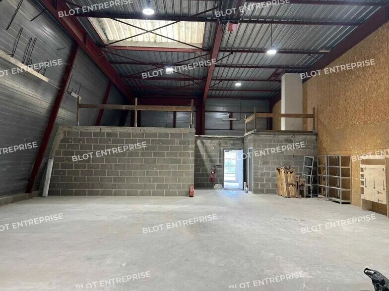 Office in Servon-sur-Vilaine for lease - Building Photo - Image 3 of 6