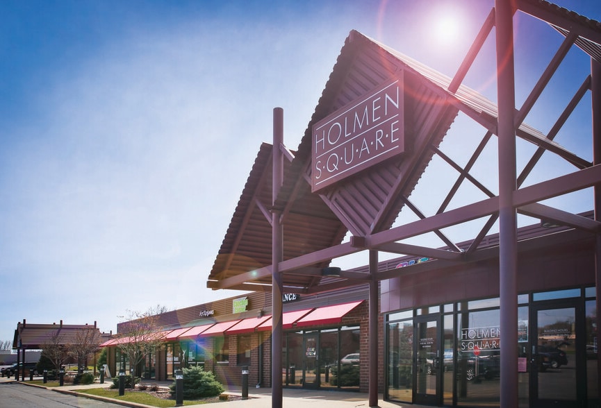 500 N Holmen Dr, Holmen, WI for sale - Building Photo - Image 2 of 15