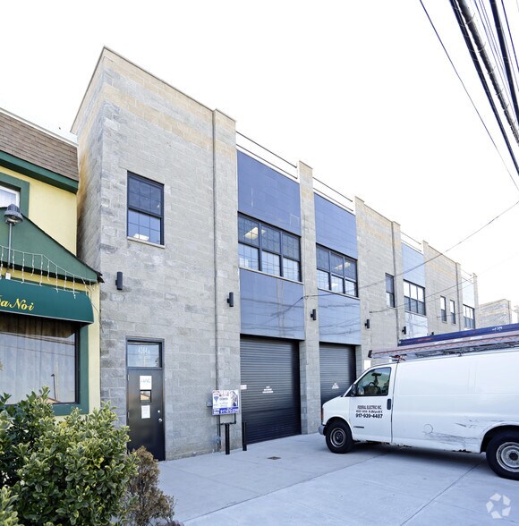 4364 Victory Blvd, Staten Island, NY for sale - Primary Photo - Image 1 of 1