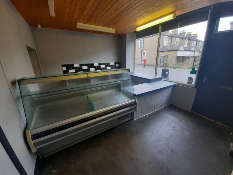 62 Lyndhurst Rd, Burnley for lease Interior Photo- Image 1 of 6