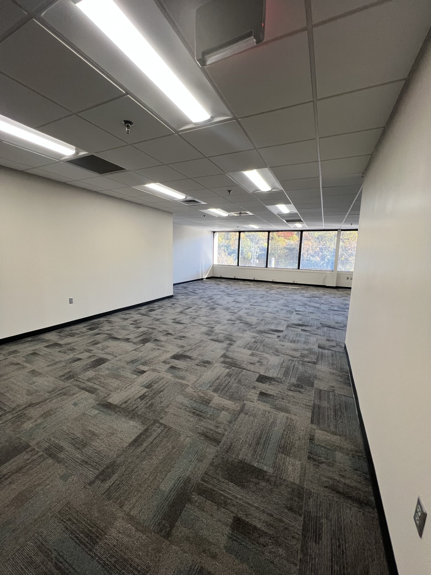 1111 N Northshore Dr, Knoxville, TN for lease Interior Photo- Image 1 of 5