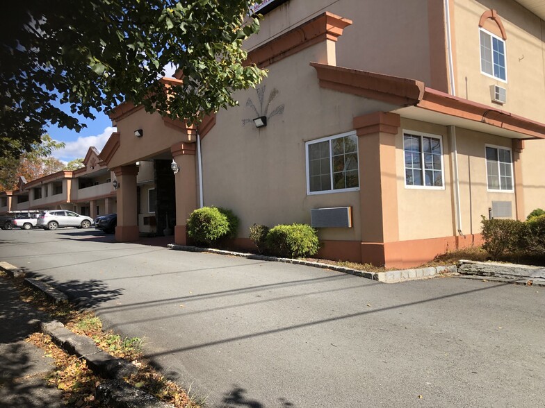 392 Broadway, Monticello, NY for sale - Building Photo - Image 2 of 6