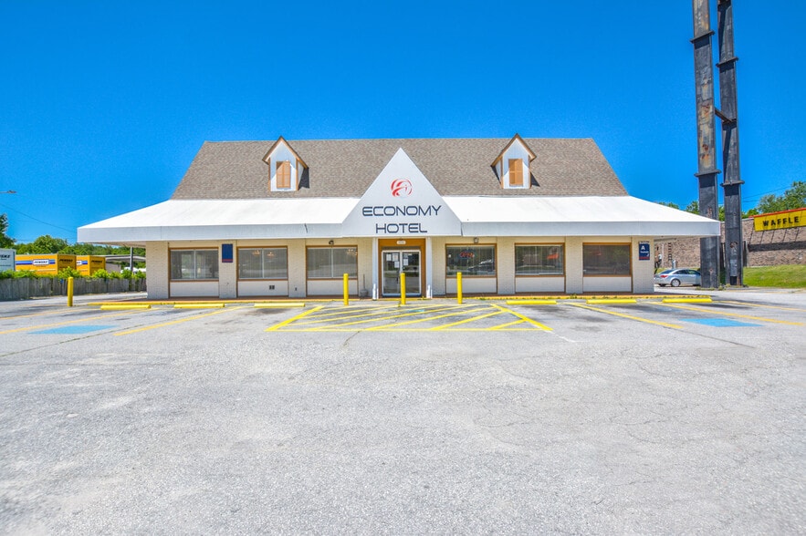 Economy Hotel Portfolio–Central Georgia portfolio of 2 properties for sale on LoopNet.com - Building Photo - Image 2 of 15