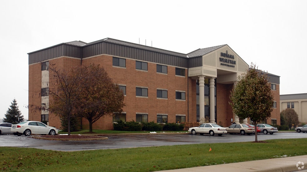 8211 W Jefferson Blvd, Fort Wayne, IN for sale - Primary Photo - Image 1 of 1