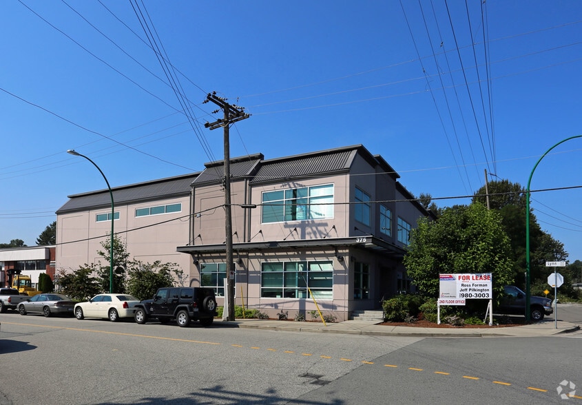 375 Lynn Ave, North Vancouver, BC for sale - Building Photo - Image 2 of 6