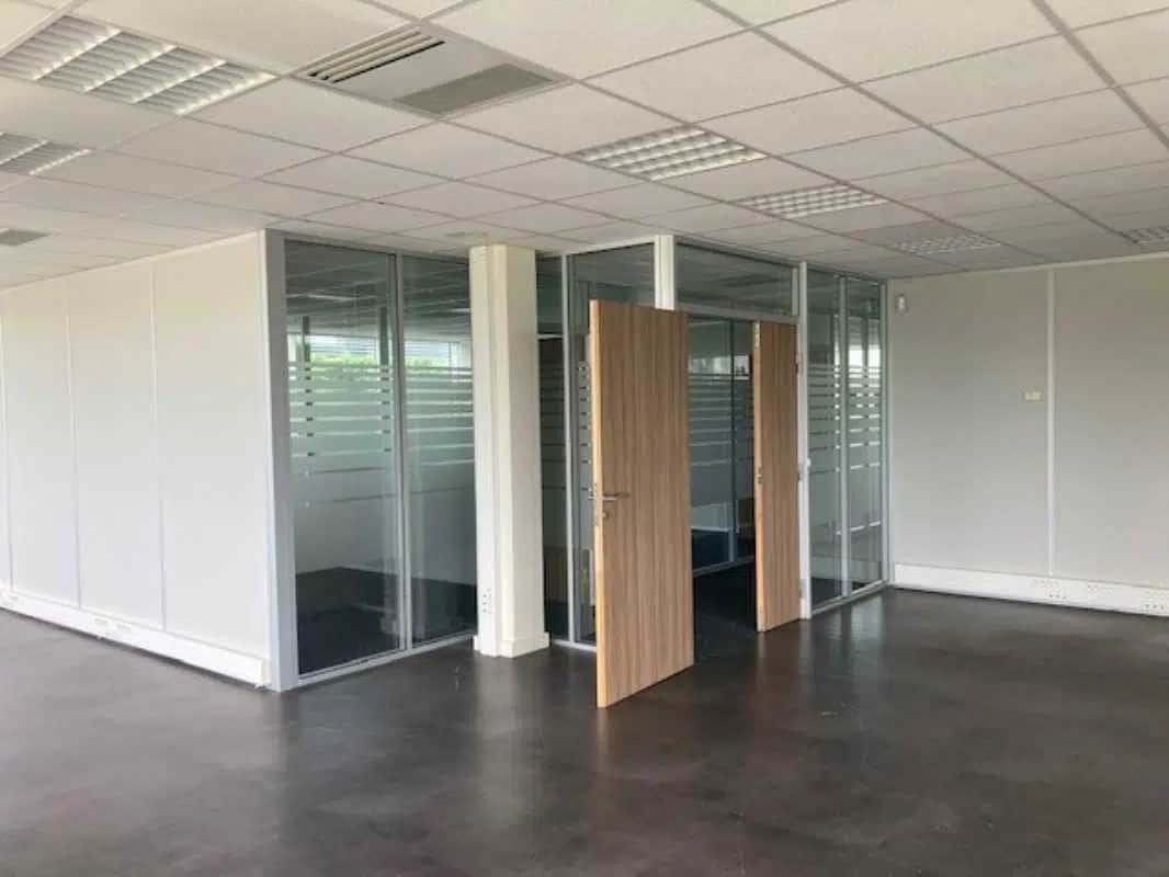 23 Avenue Louis Bréguet, Vélizy-Villacoublay for lease Interior Photo- Image 1 of 4