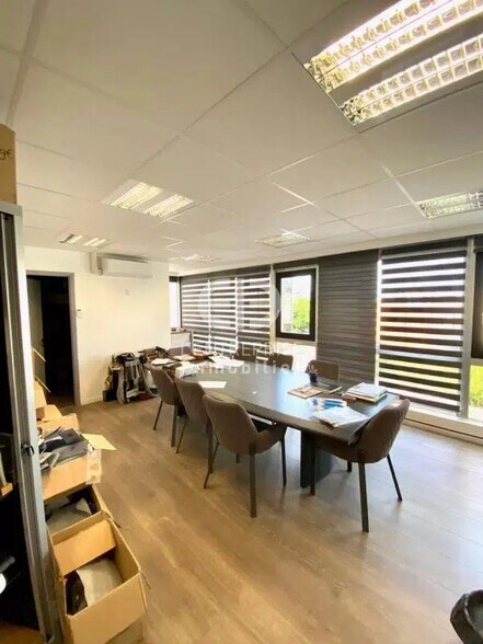 Office in Saint-Laurent-Du-Var for lease - Interior Photo - Image 3 of 5