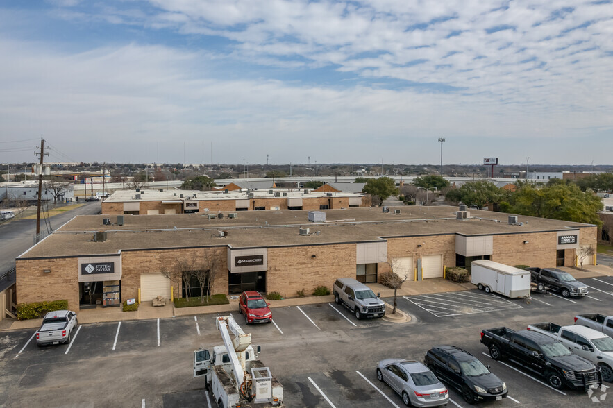 8868 Research Blvd, Austin, TX for lease - Building Photo - Image 2 of 18