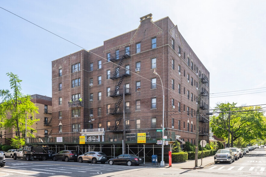 9435 Ridge Blvd, Brooklyn, NY for lease - Primary Photo - Image 1 of 9