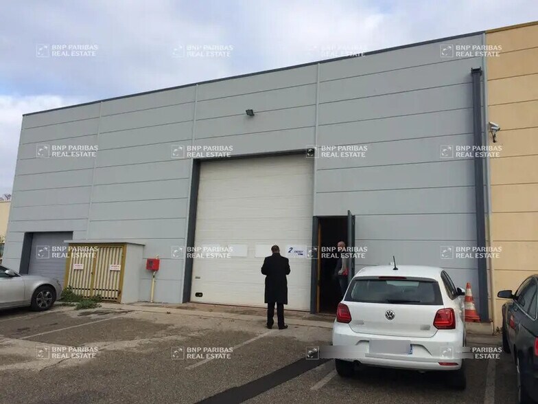 Flex in Vitrolles for lease - Building Photo - Image 1 of 6