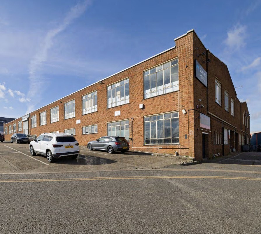Summit Rd, Potters Bar for sale Primary Photo- Image 1 of 2