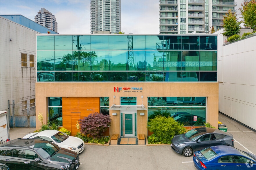 4450-4452 Juneau St, Burnaby, BC for lease - Building Photo - Image 2 of 4
