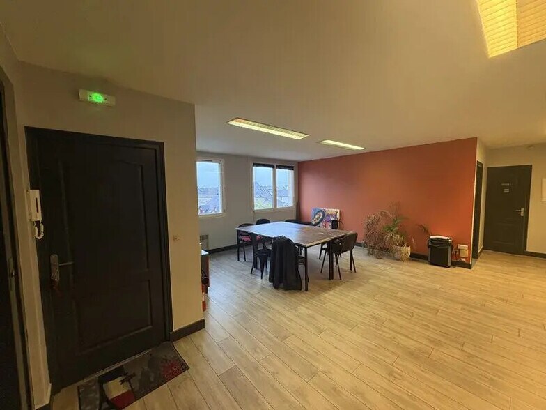 Office in Orléans for lease - Interior Photo - Image 2 of 10