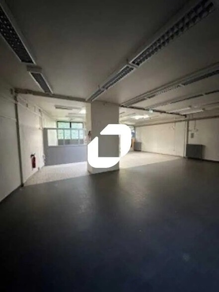 Flex in Marly-le-Roi for sale - Building Photo - Image 2 of 11