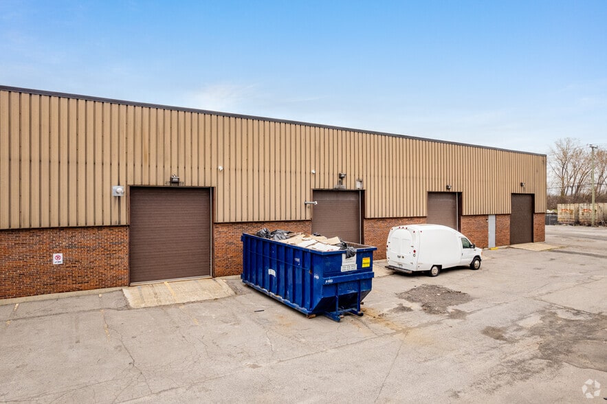 835 Av Bancroft, Pointe-claire, QC for lease - Building Photo - Image 3 of 4