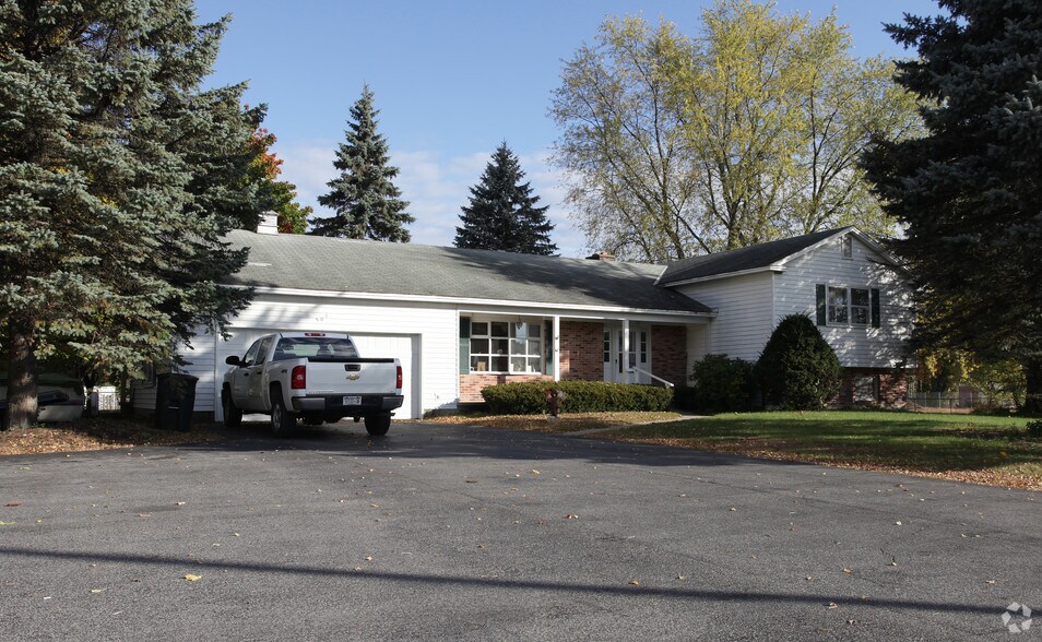 1247 Dix Ave, Hudson Falls, NY for sale - Primary Photo - Image 1 of 1