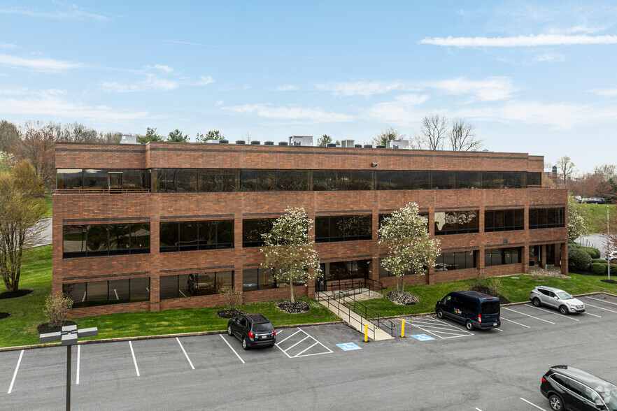 812 Springdale Dr, Exton, PA for lease - Building Photo - Image 3 of 12