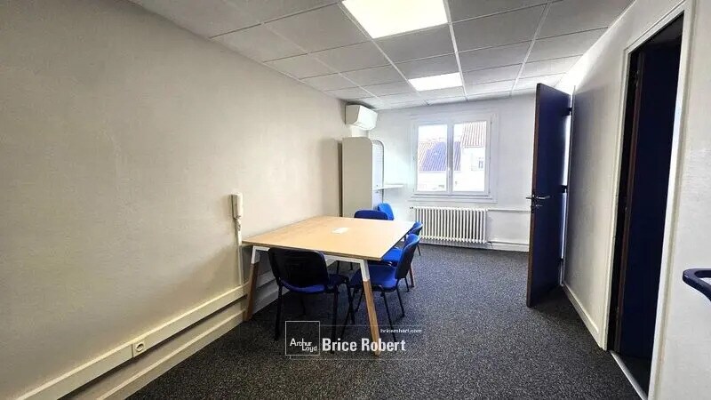 Office in Lyon for lease - Interior Photo - Image 2 of 9