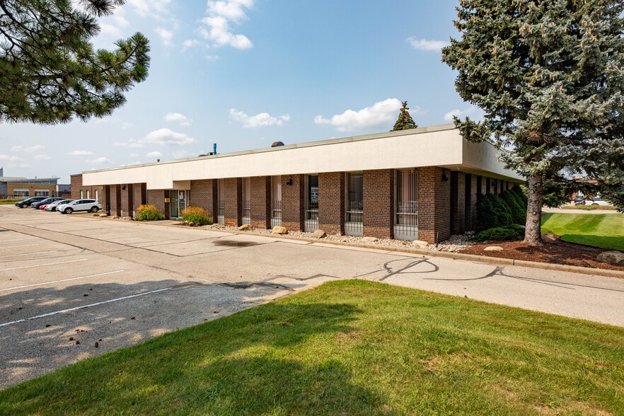 6380 Viscount Rd, Mississauga, ON for sale - Primary Photo - Image 1 of 1