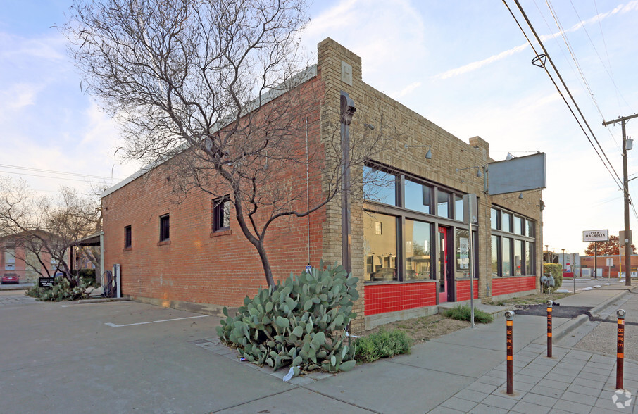 634 W Davis St, Dallas, TX for sale - Primary Photo - Image 1 of 1