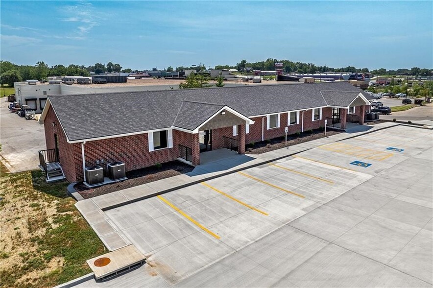 3830 Faraon St, Saint Joseph, MO for lease - Building Photo - Image 2 of 12