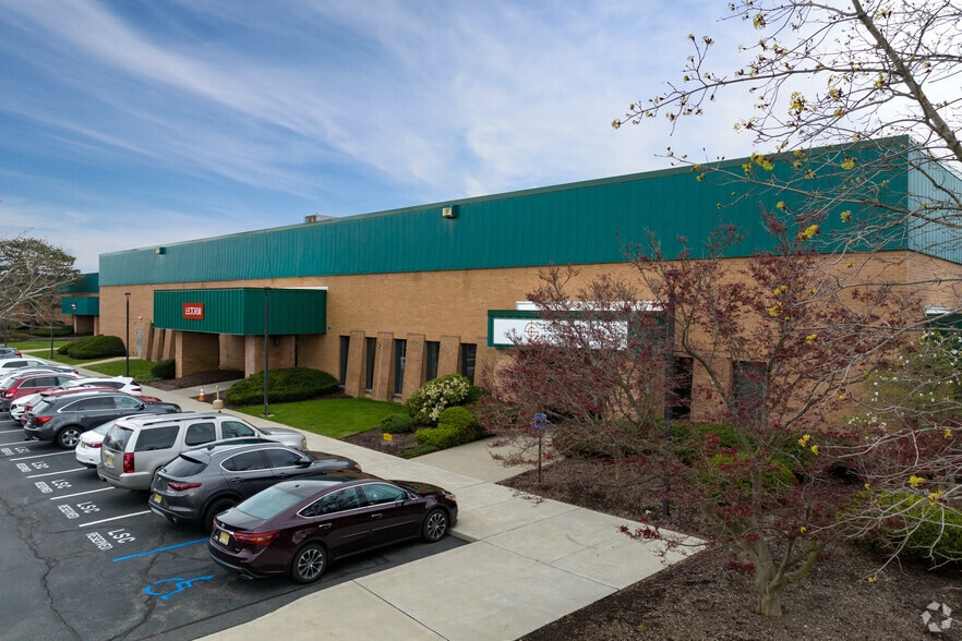 10 New Maple Ave, Pine Brook, NJ for lease - Primary Photo - Image 1 of 6