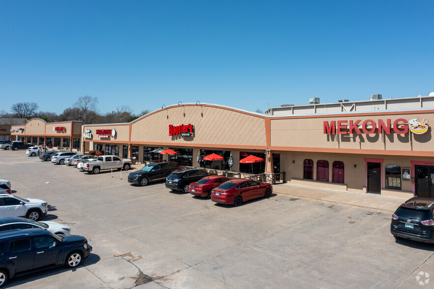 7825-7879 E 71st St, Tulsa, OK for lease - Building Photo - Image 2 of 13