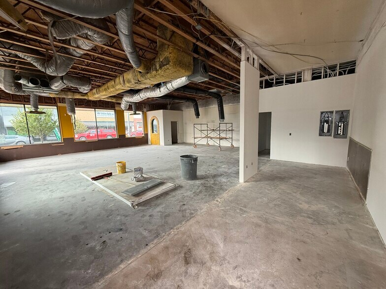 11-41 E Ash St, Lebanon, OR for lease - Building Photo - Image 3 of 5