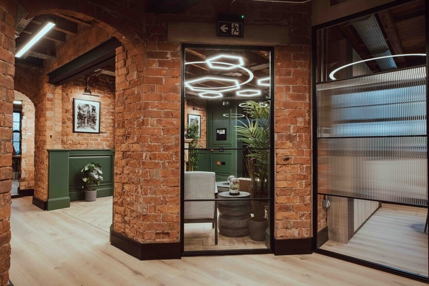 70 Brinksway, Stockport for lease - Interior Photo - Image 2 of 8