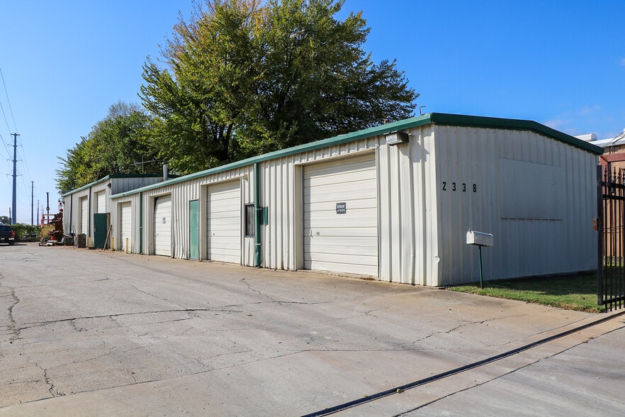 2338-2354 Joe Field Rd, Dallas, TX for lease - Building Photo - Image 2 of 20