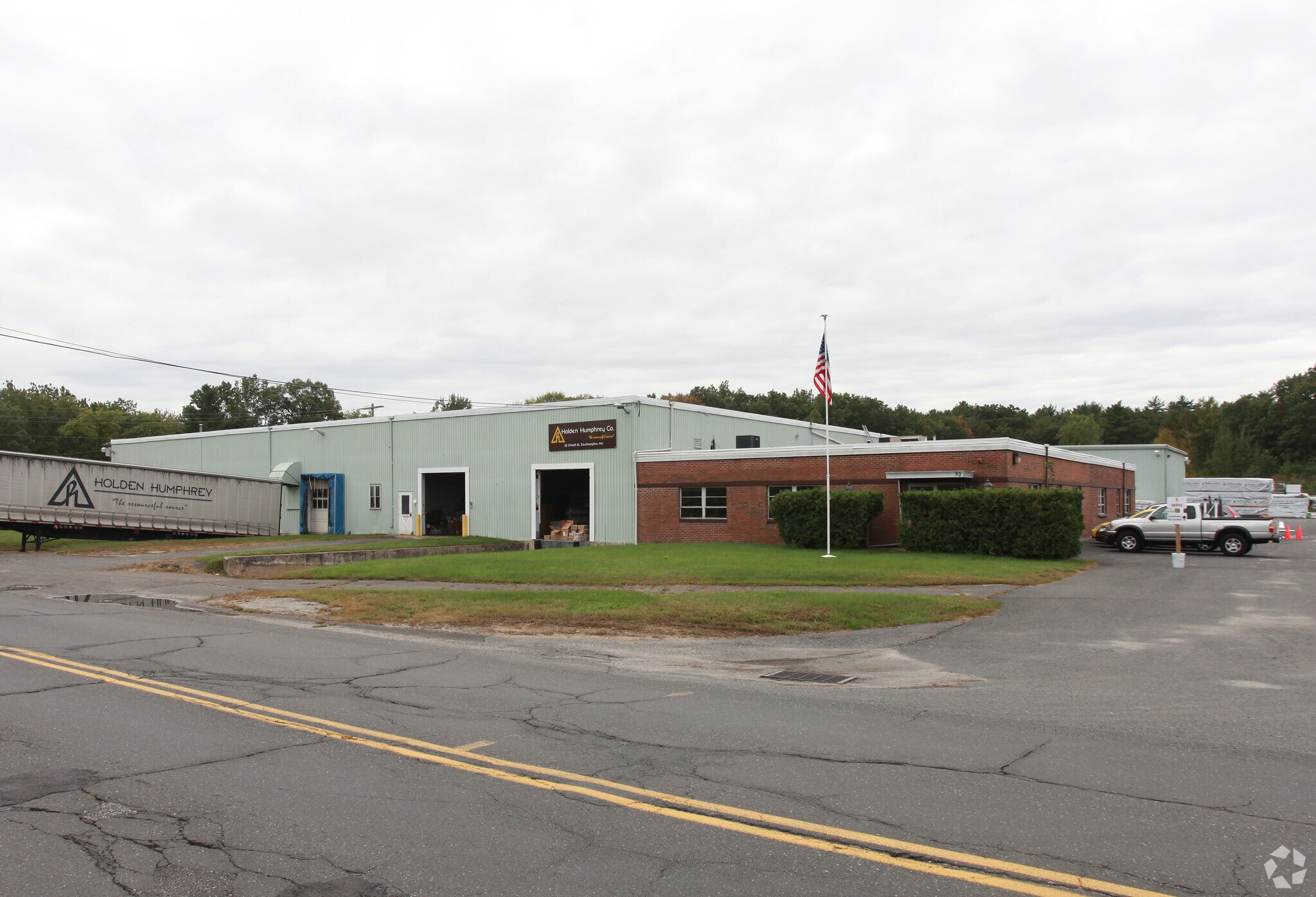 52 Oneil St, Easthampton, MA for sale Primary Photo- Image 1 of 1