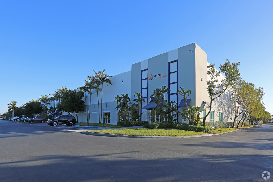 9701 NW 112 Ave, Medley, FL for lease - Primary Photo - Image 1 of 16