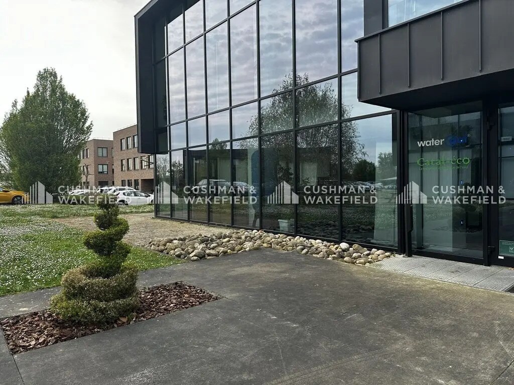 Office in Entzheim for lease Building Photo- Image 1 of 12