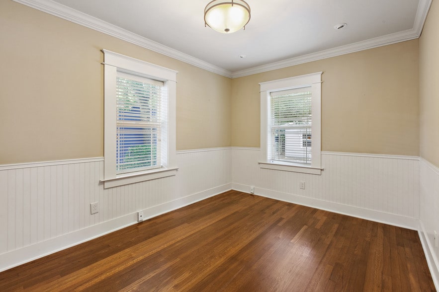 1517 W Koenig Ln, Austin, TX for lease - Building Photo - Image 3 of 14