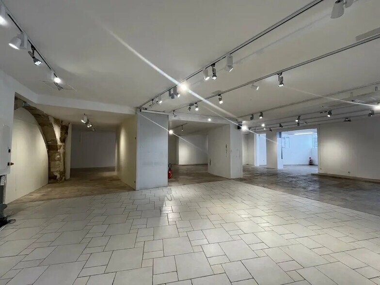 Retail in Carpentras for lease - Interior Photo - Image 3 of 10