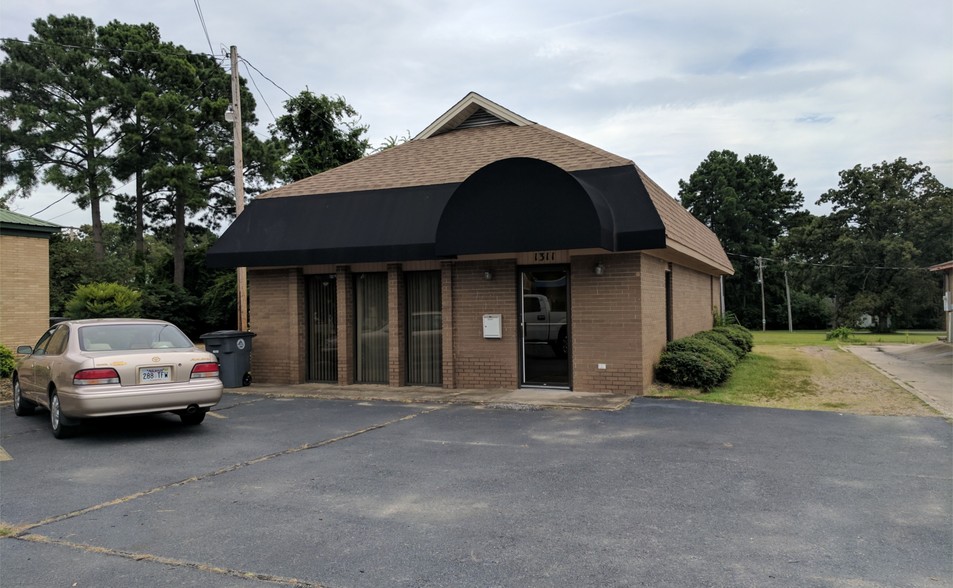 1311 E Race Ave, Searcy, AR for sale - Building Photo - Image 1 of 1