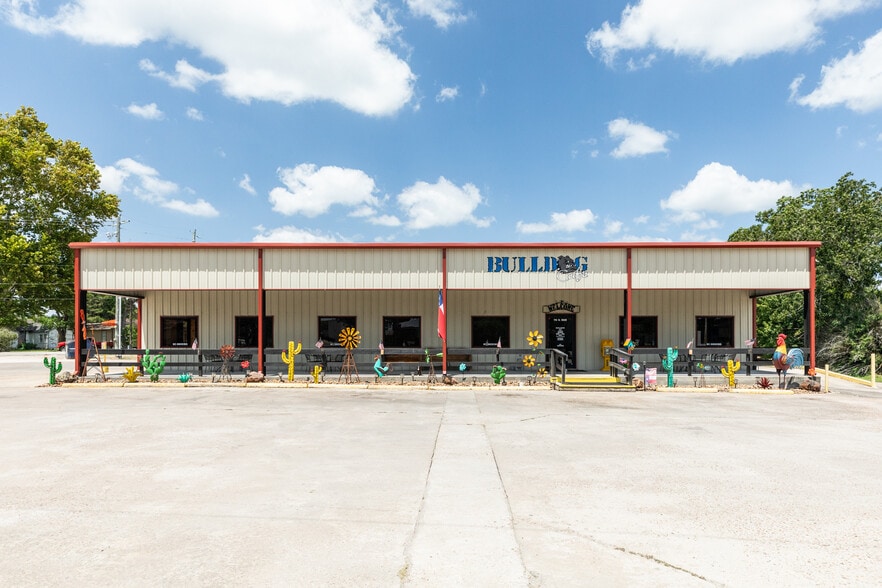 714 N Main St, Sweeny, TX for sale - Building Photo - Image 1 of 33