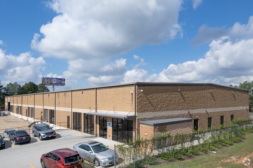 102 Longview Dr, Conroe, TX for sale - Primary Photo - Image 1 of 1