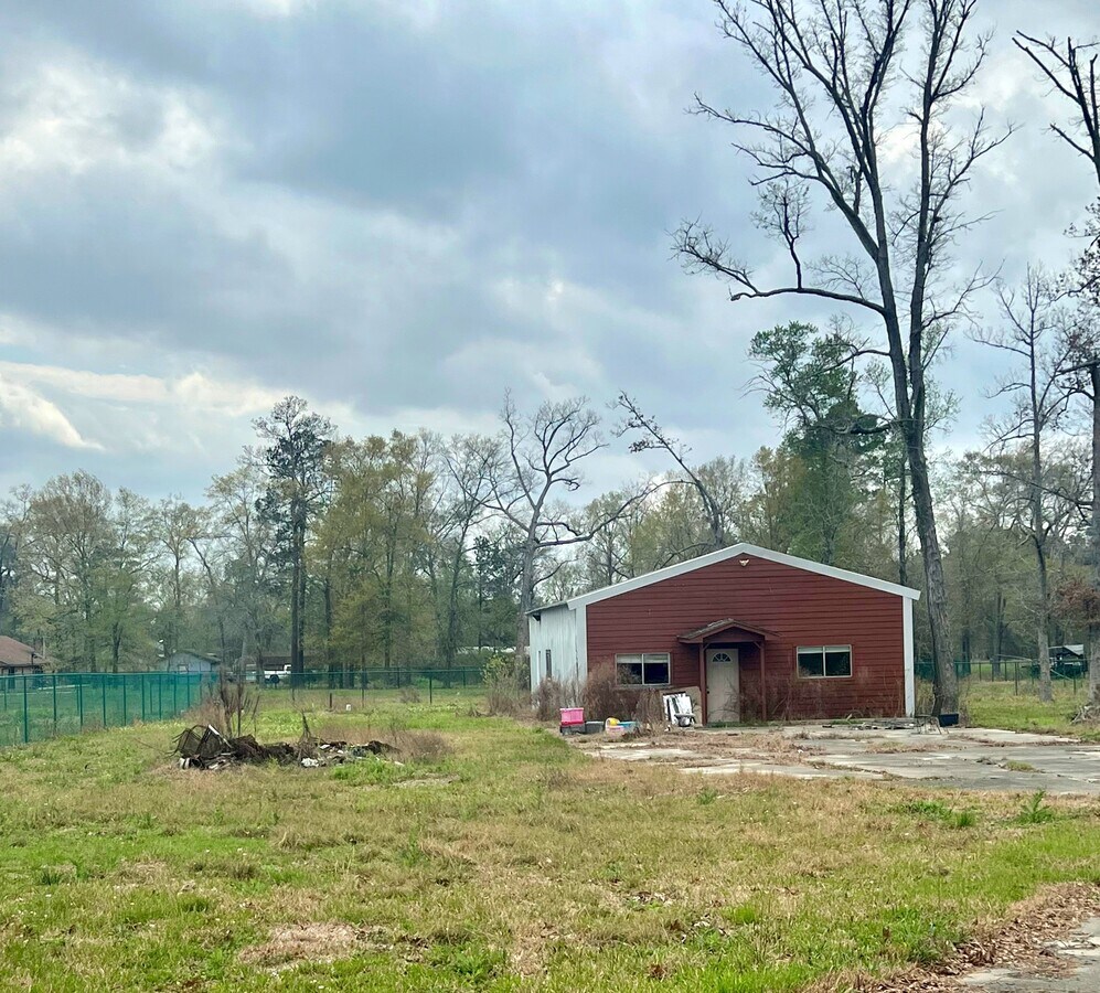 14316 Walker Rd, Conroe, TX 77302