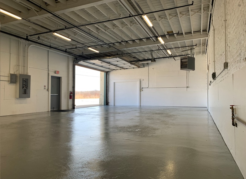 2501-2503 Deborah Ave, Zion, IL for lease - Interior Photo - Image 3 of 10