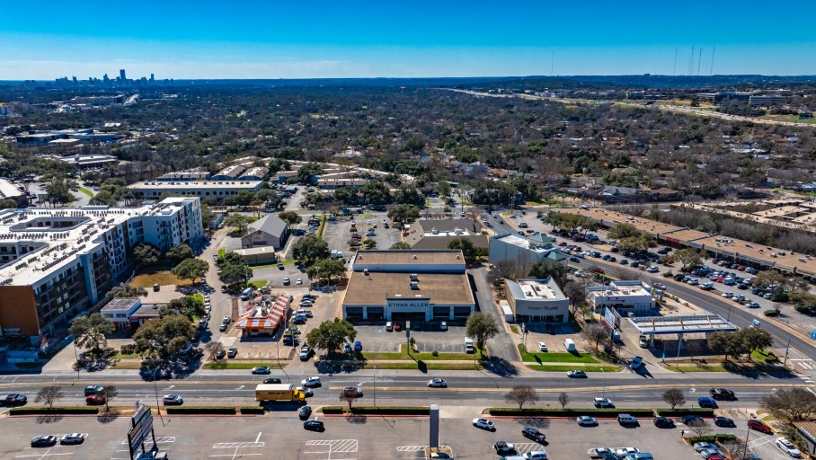 2817 W Anderson Ln, Austin, TX for lease - Building Photo - Image 1 of 3