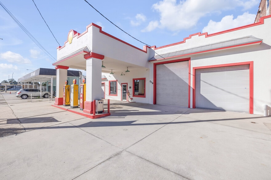 208 Magnolia St, New Smyrna Beach, FL for sale - Building Photo - Image 1 of 22